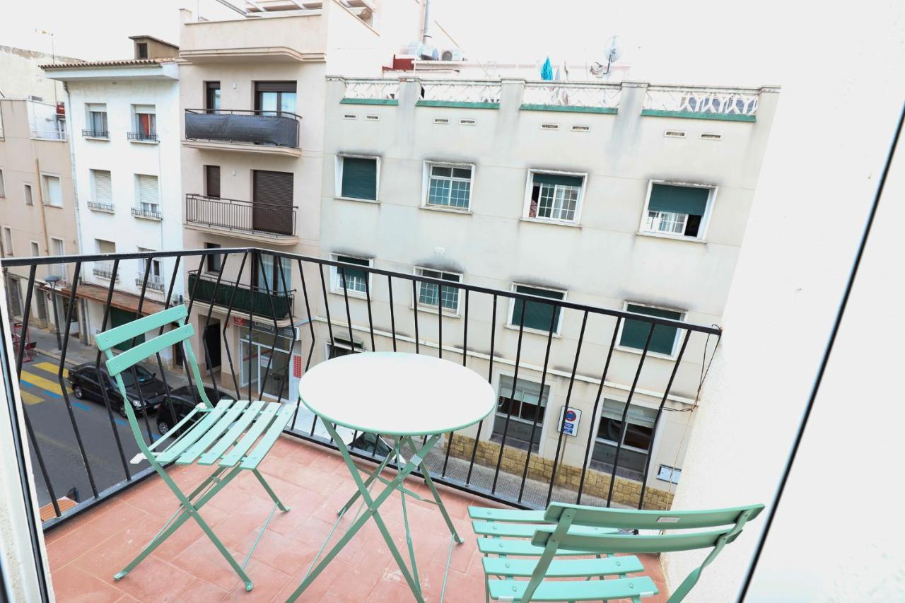 Apartaments Agneta - Ancla กัมบริลส์ ภายนอก รูปภาพ